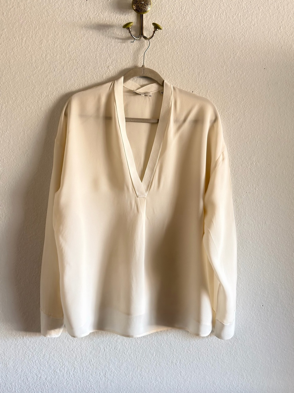 Vince Cream V-Neck Long Sleeve Blouse